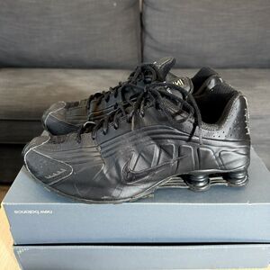 Nike Shox R4 Triple Black Embroidered Swoosh Leather Sneakers Men's Size 11.5